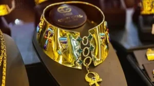 سعر الذهب في الإمارات يتراجع إلى 454.25 درهم لعيار 21 الثلاثاء 2 ديسمبر 2025